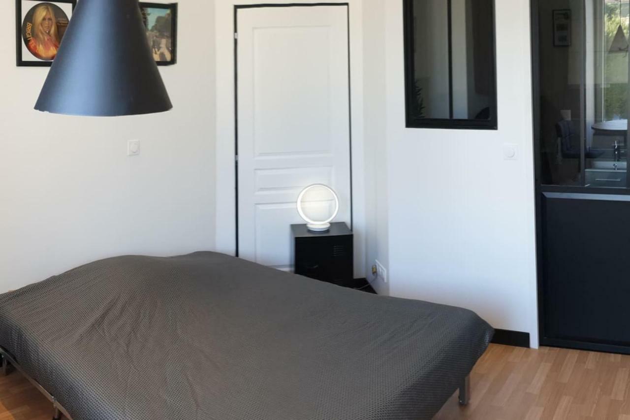 שומון L'Appart'Hotel Vous Accueille Au Coeur De Chaumont מראה חיצוני תמונה